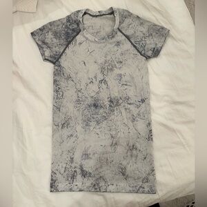 Lululemon swiftly tech t shirt size 4